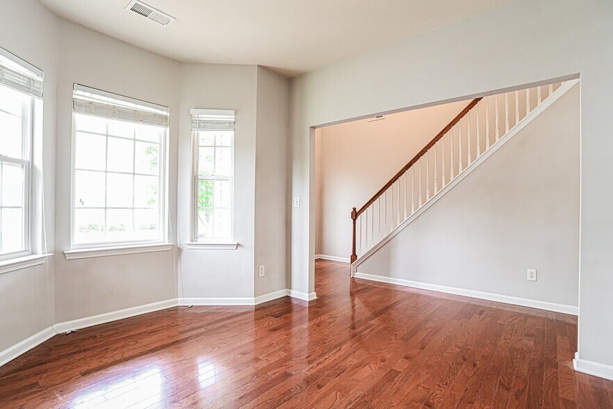 Building Photo - 12201 Palomar Dr