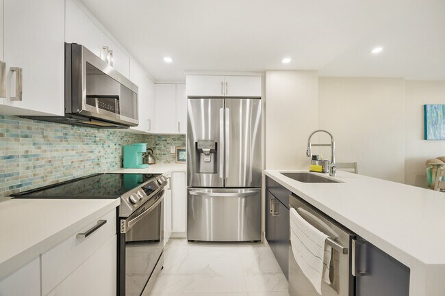 Building Photo - 2100 S Ocean Dr