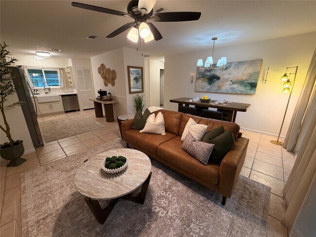 Building Photo - 1 Laurel Oak Pl