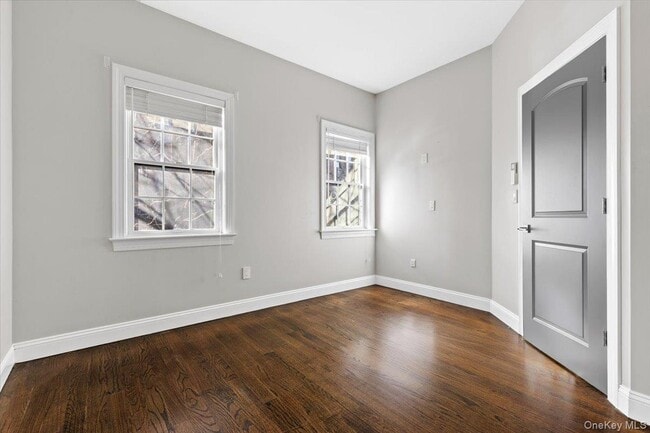 Building Photo - 745 E 136th St