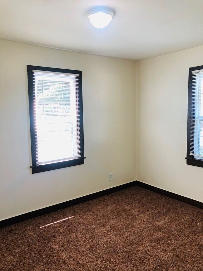 Building Photo - Too Cute!