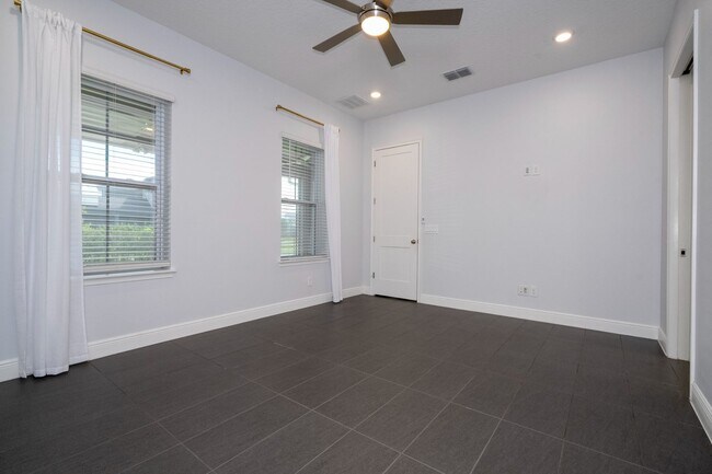 Building Photo - 6665 Bridgman St