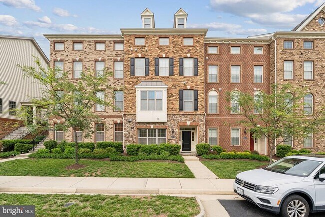 Building Photo - 22613 Naugatuck Square