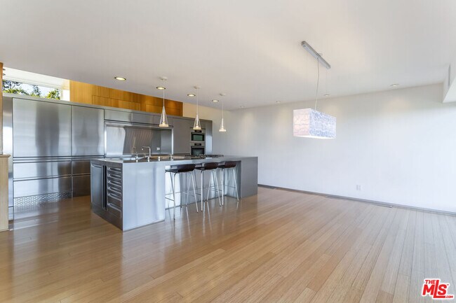 Building Photo - 1260 Linda Flora Dr