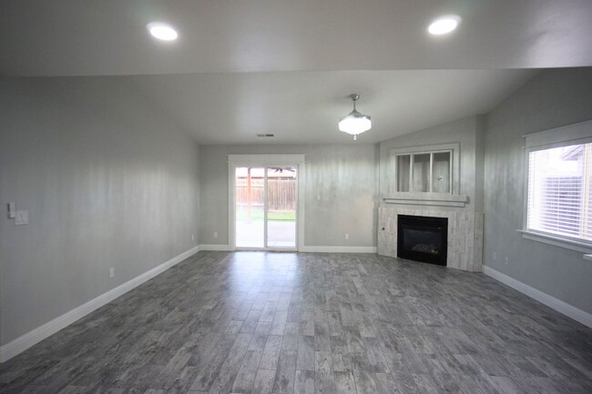 Building Photo - Darling Home in Campus Park Area!