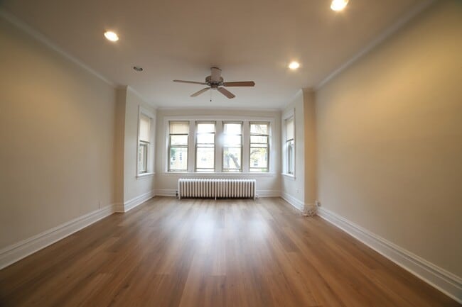 Building Photo - 3733 N Christiana Ave