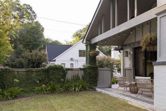 Building Photo - 801 Durant Pl NE