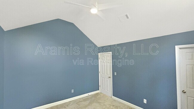 Building Photo - 1086 Pine Grove Ave NE