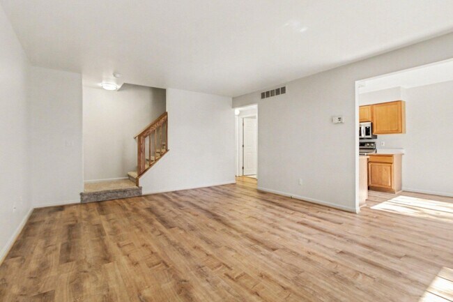 Building Photo - 125 Commons Cir