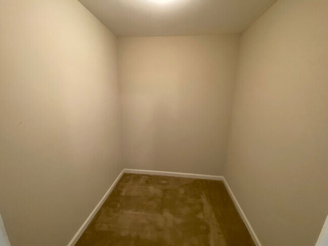 Building Photo - LARGE AND SPACIOUS HOME IN BARTLETT/ARLINGTON
