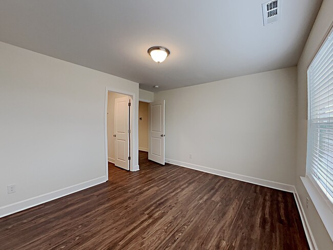 Building Photo - 1025 Bluewater Point Drive