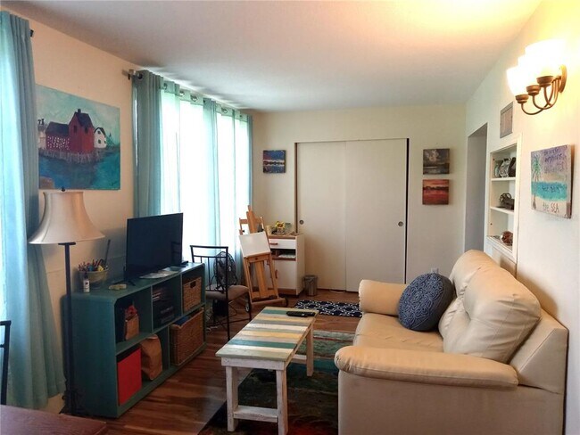 Building Photo - 2041 Australia Way W