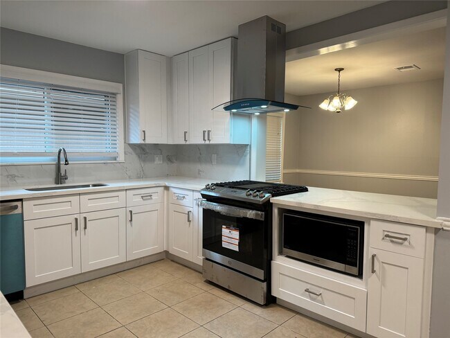 Building Photo - 501 Wilmington Dr