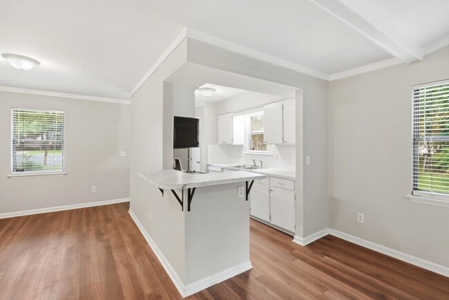 Building Photo - Renovated Ranch on a Quiet Cul-de-Sac with Vaulted Ceilings & Private Backyard