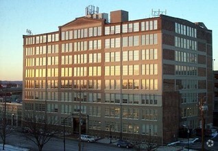 Building Photo - Glassworks Lofts