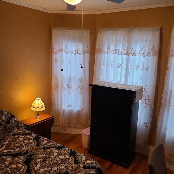 Building Photo - 35 Algonquin St