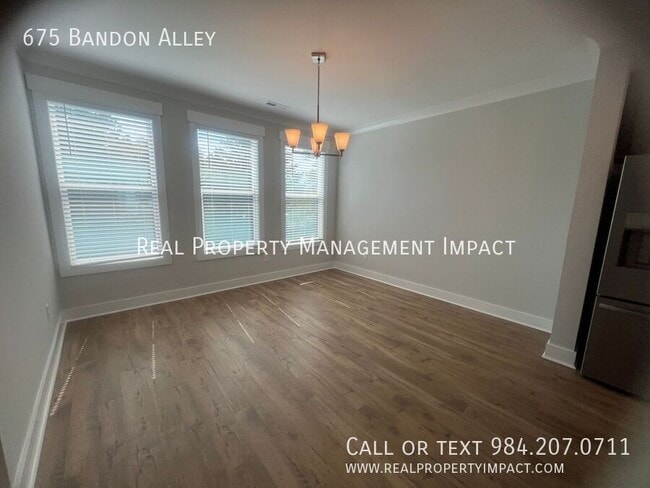 Building Photo - 675 Bandon Aly