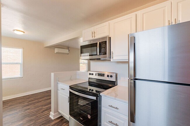 Building Photo - 305-315 N Highland Ave