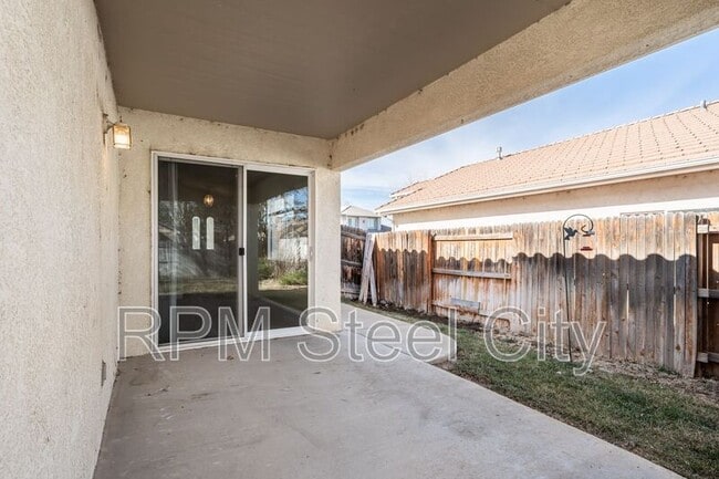 Building Photo - 1014 Pinecrest Dr