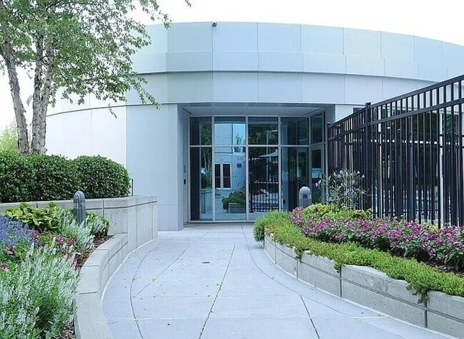 Building Photo - 950 W Peachtree St NW