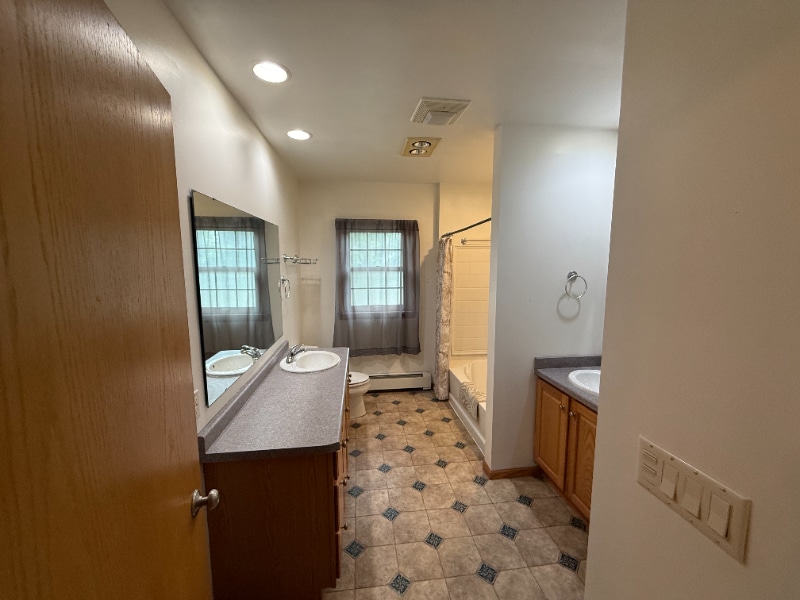 Building Photo - 523 St Clair Ave