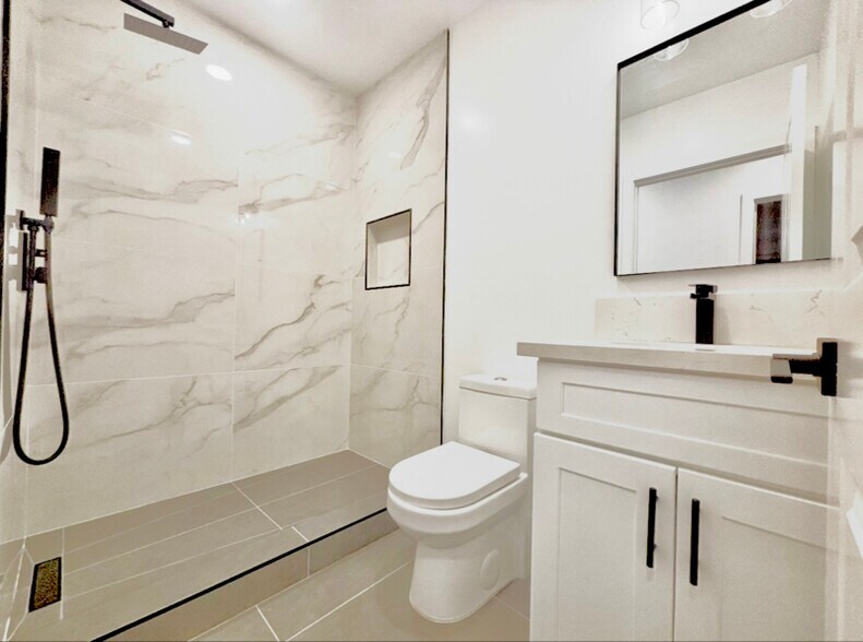 Building Photo - 852 Orange Ave