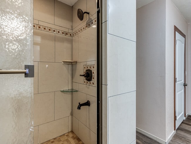 Building Photo - 1131 S Miles Ave