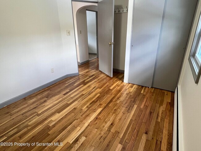 Building Photo - 214 Melrose Ave