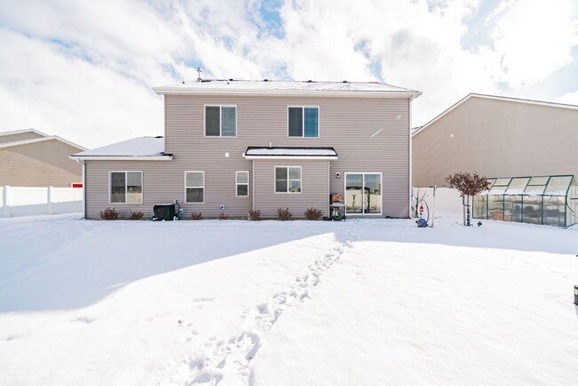 Building Photo - Beautiful 4 bed 2.5 bath home in the desirable Summerfield Subdivision