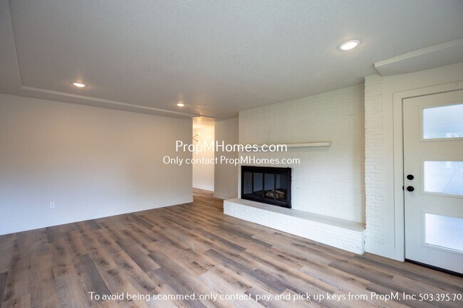 Building Photo - Well-Designed 1-Bedroom Duplex in Vibrant ...