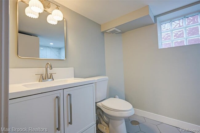 Building Photo - 409 Baldwin Ave