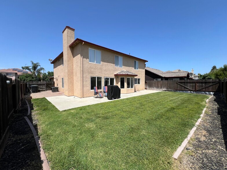 Building Photo - 2808 Medinah Way