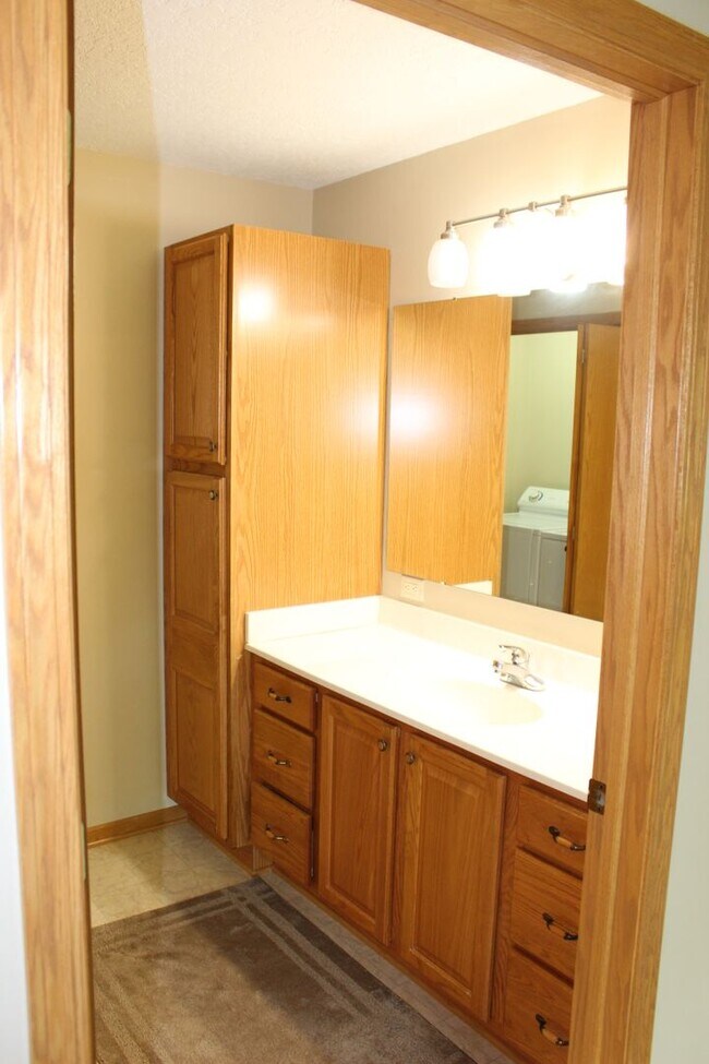 Building Photo - AVAILABLE JULY 2026!!! Incredible 3 bedroom, 2-1/2 bath duplex style condominium on Iowa City Eas...