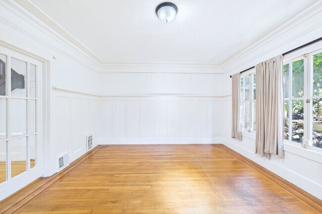 Building Photo - 924 Clayton St