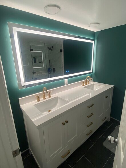 Building Photo - 1017 10th Way