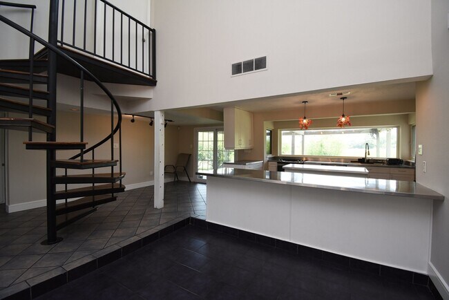 Building Photo - 6003 Long Leaf Dr