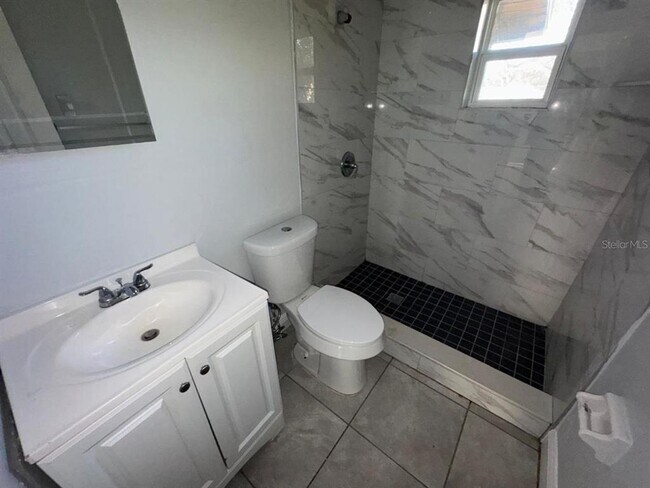 Building Photo - 1392 King St