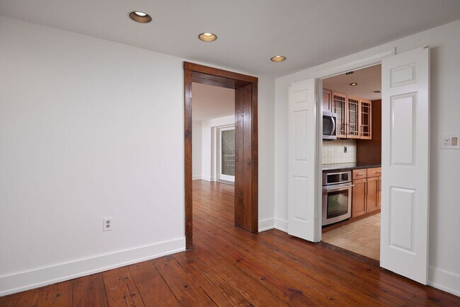 Building Photo - Centrally Located 2BR/2BA in Georgetown