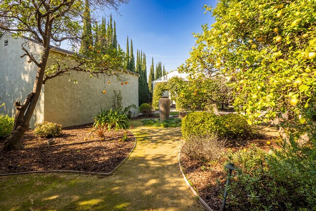 Building Photo - 10744 Charnock Rd