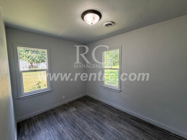 Building Photo - 421 Ferndale Ave