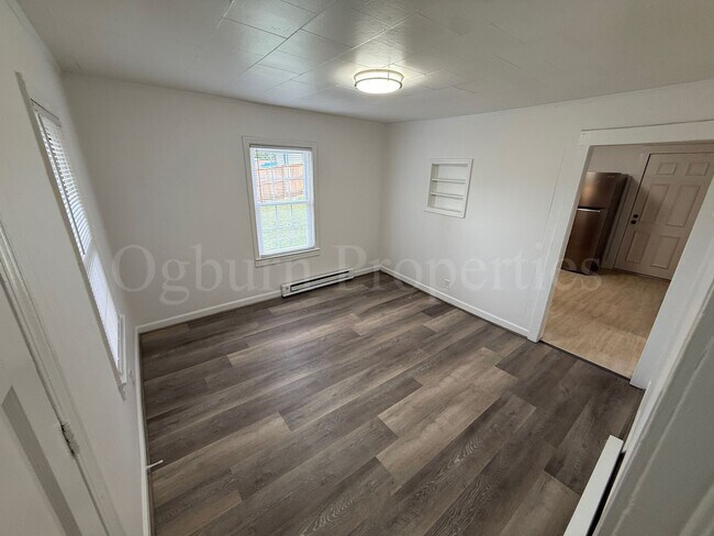 Building Photo - 3861 Leo St