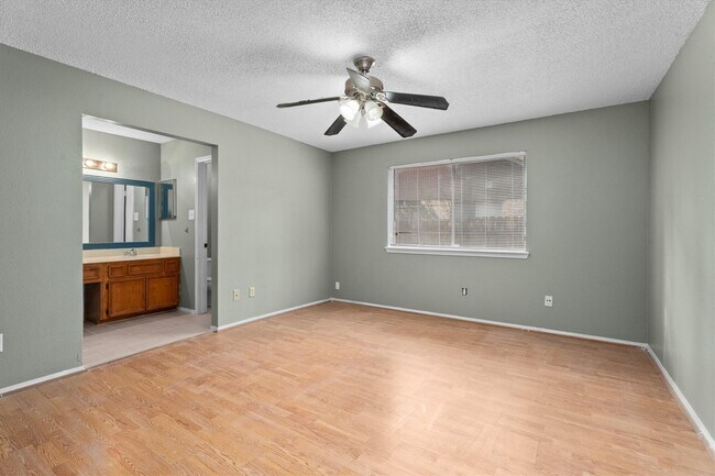 Building Photo - 6 S Pineplank Ct