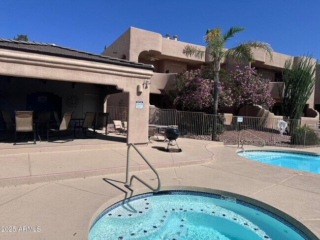 Building Photo - 11011 N Zephyr Dr