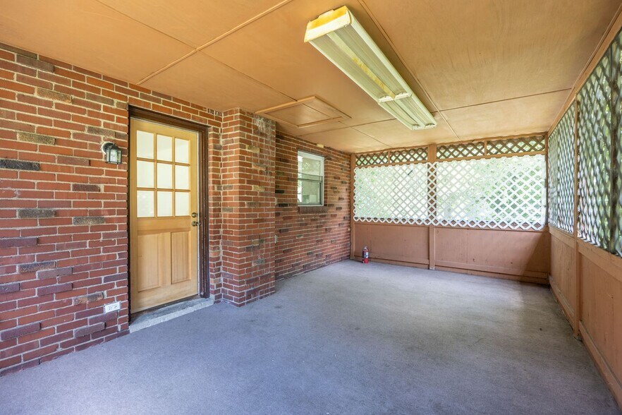 Building Photo - 9717 Glendale Rd