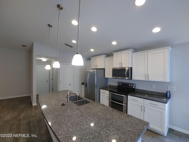 Building Photo - 208 Midway Park Dr
