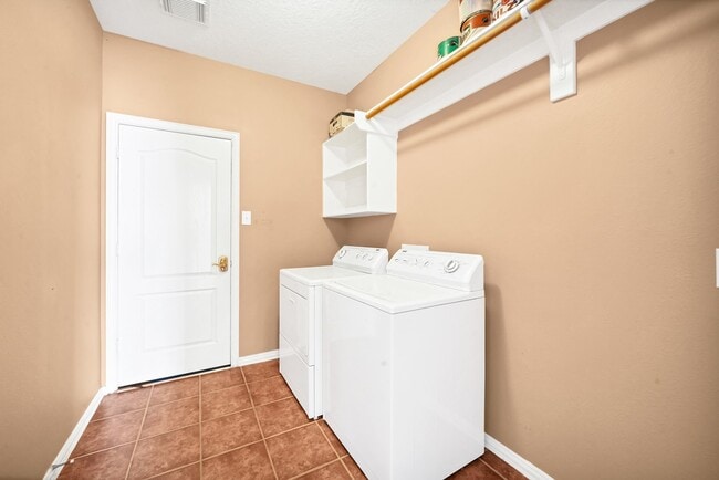 Building Photo - 18123 Memorial Falls Dr