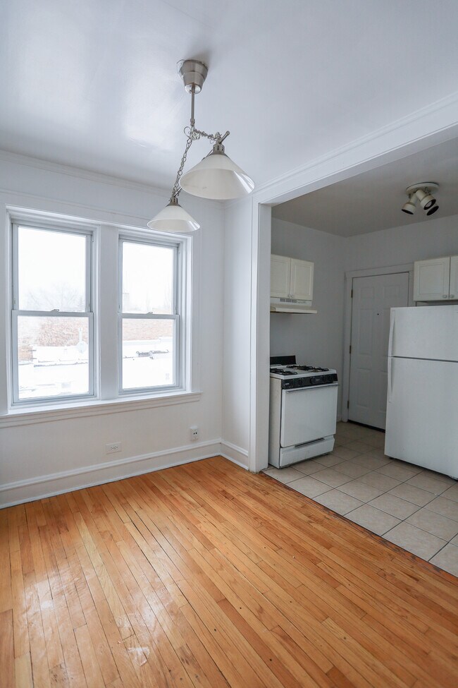 Building Photo - 4452 N Damen Ave