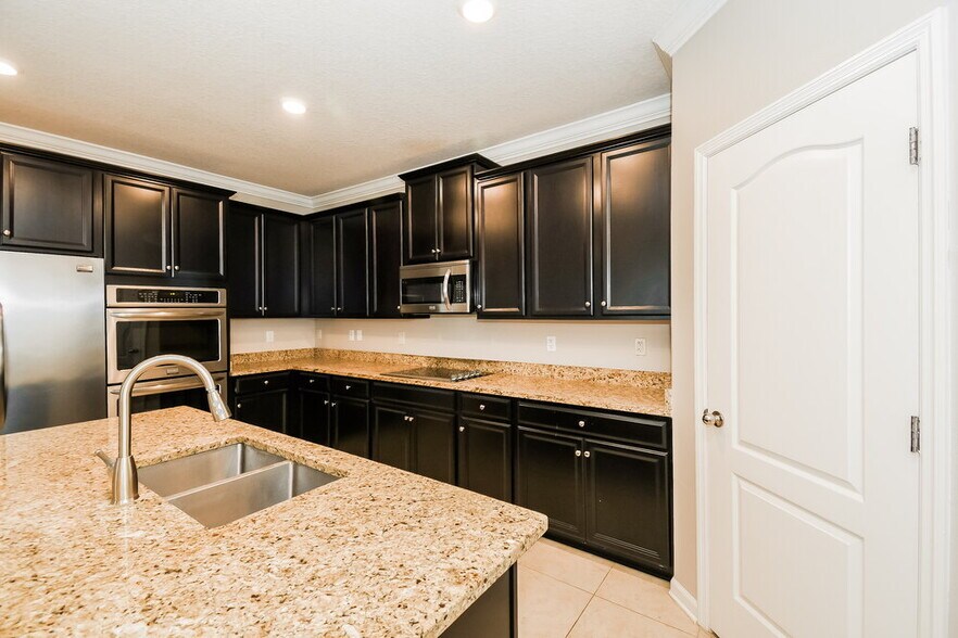 Building Photo - 16171 Magnolia Grove Way