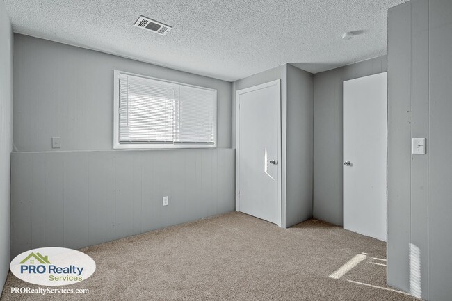 Building Photo - 4 Bedroom Home in Anoka