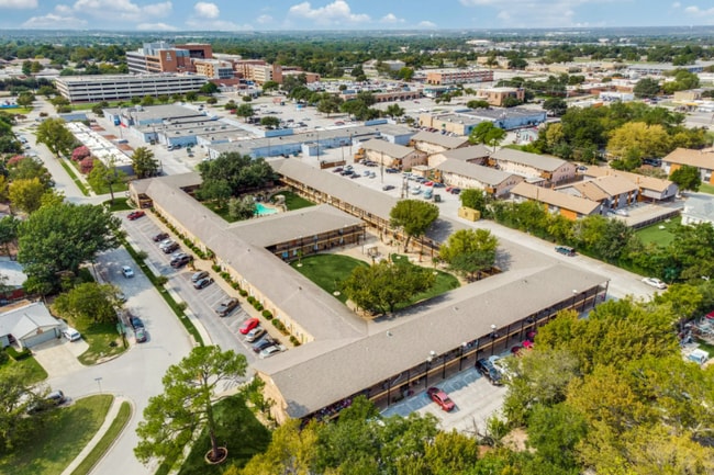 Building Photo - 501 Fuller St